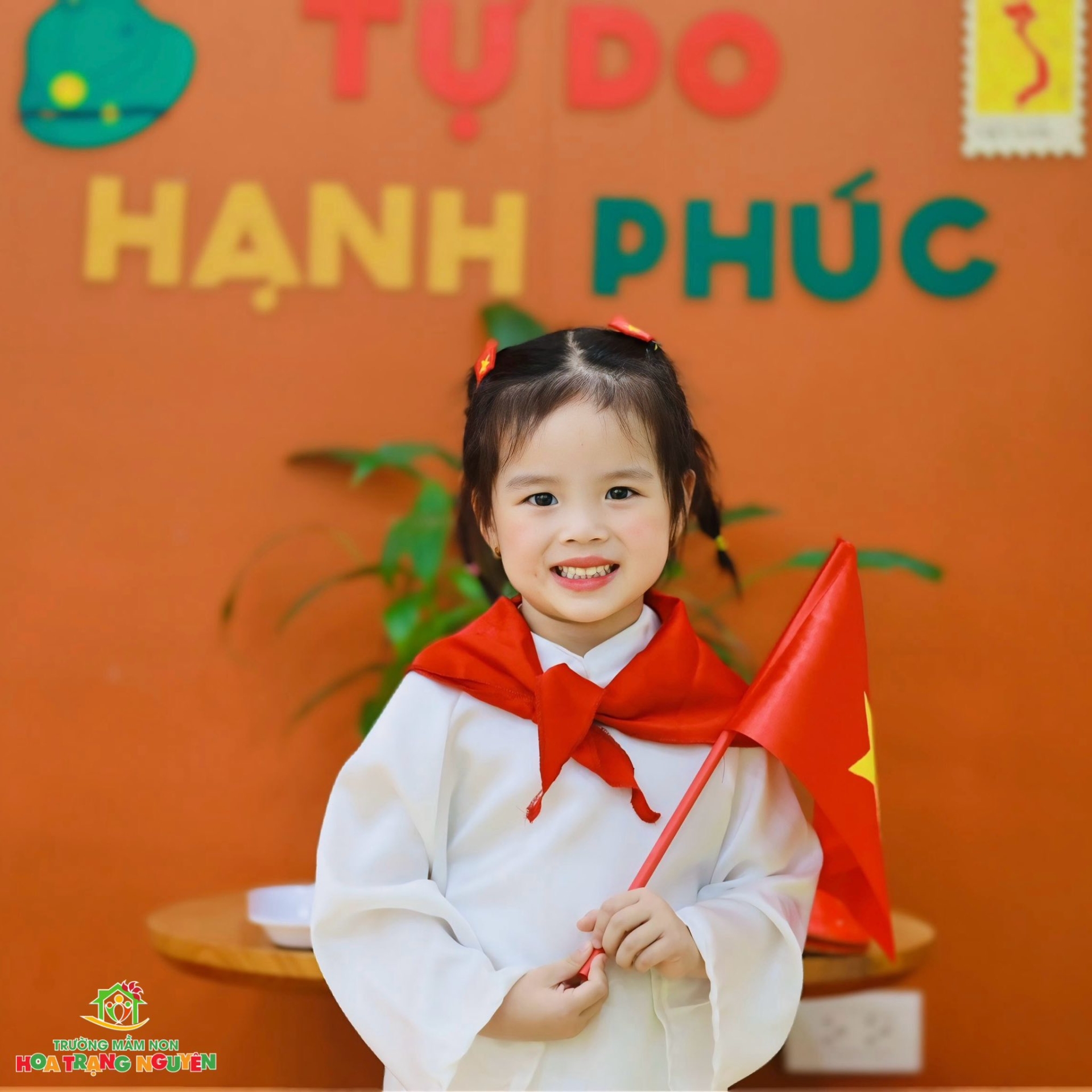 Rực rỡ sắc đỏ tự hào Việt Nam tại Hoa Trạng Nguyên